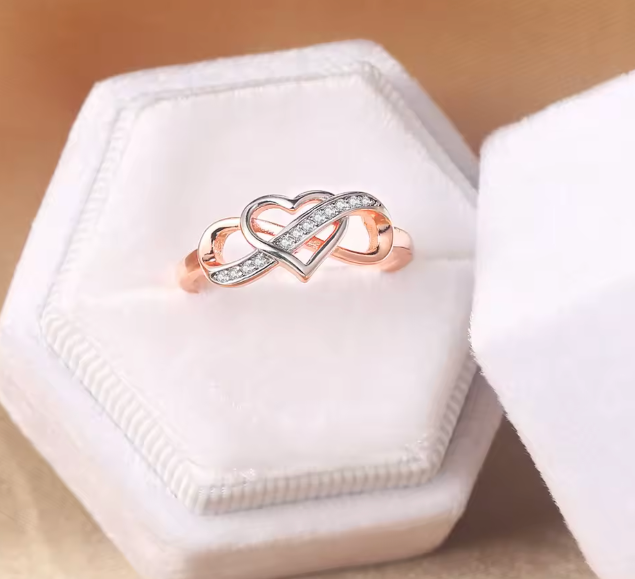 Romantic Infinity Heart Zircon Ring